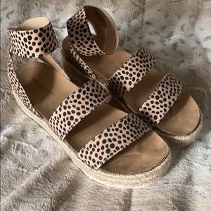 American Eagle sandals. Perfect condition